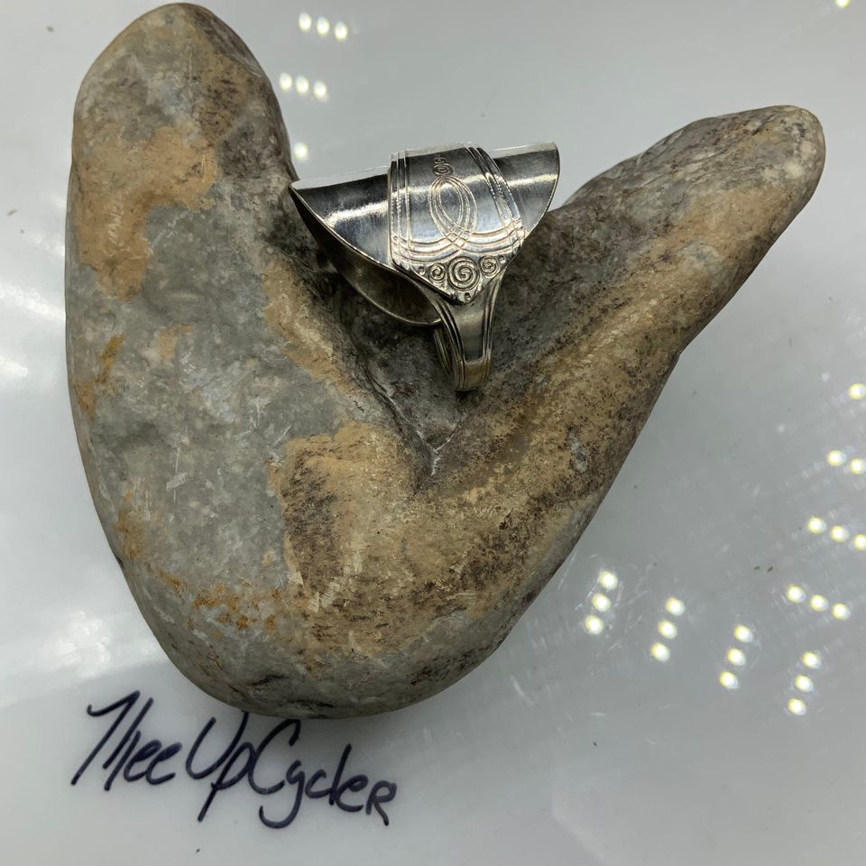 Ring 305 – Swirl Ring Size 14